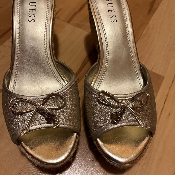 Guess gold sparkly wedges size 8M - Picture 4 of 5